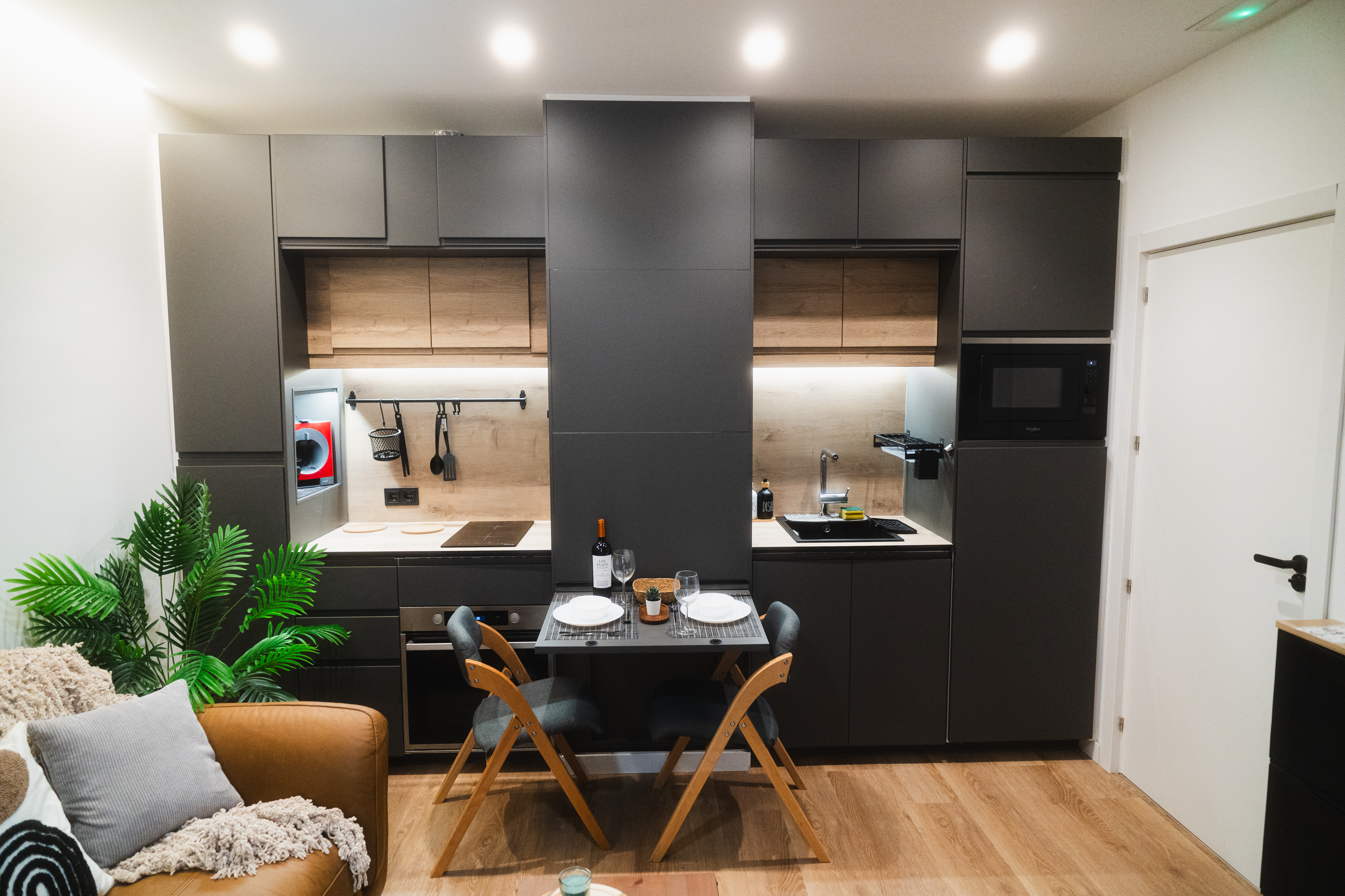 Clean modern bathroom with high-quality fixtures in Valencia